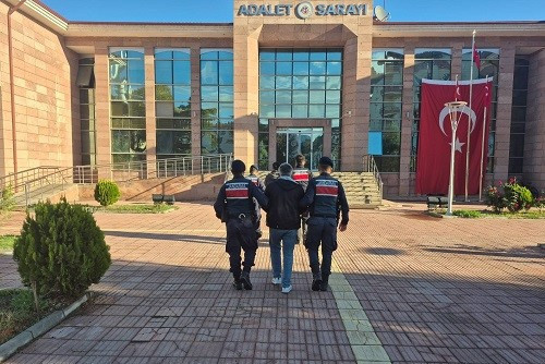 Nakliye aracında dev operasyon! Ev eşyası gibi taşıdılar: On binlerce hap ele geçirildi! - Resim : 1