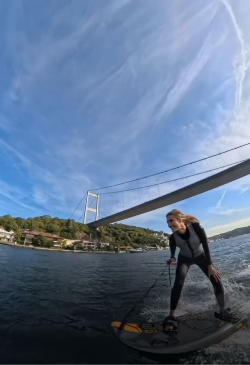 Ünlü model Çağla Şıkel’den İstanbul Boğazı’nda adrenalin dolu anlar: Hayallerine kavuştu - Resim : 12