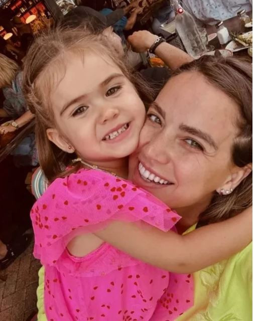 Ünlü oyuncu Ceyda Ateş sağlık sorunuyla korkuttu! Ağrısı çekilmez hal aldı - Resim : 4