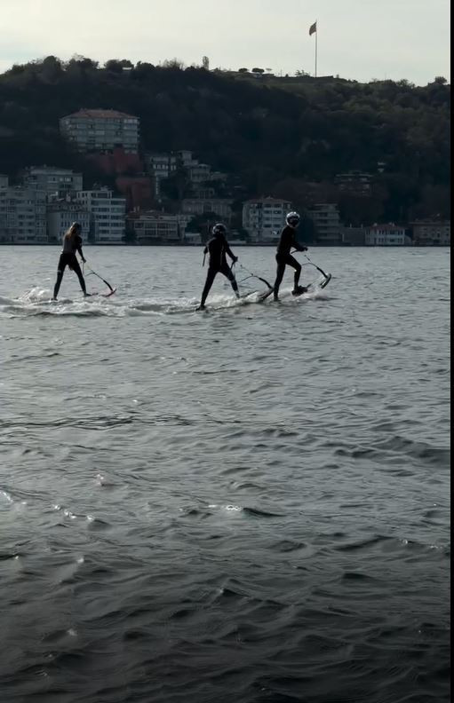 Ünlü model Çağla Şıkel’den İstanbul Boğazı’nda adrenalin dolu anlar: Hayallerine kavuştu - Resim : 13