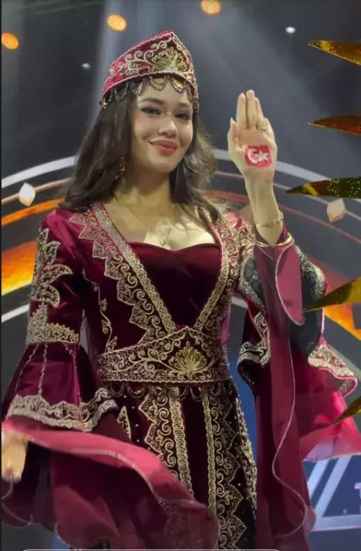 Hürrem Sultan gibi sahneye çıktı: Türkiye güzeli Ceren Arslan Kainat Güzellik Yarışması'na damga vurdu! - Resim : 15