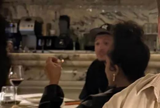 Dünya yıldızı futbolcu Jadon Sancho ve rapçi sevgilisi Saweetie’ ile Sirkeci paparazzilere yakalandı: Köşe bucak saklandılar! - Resim : 15