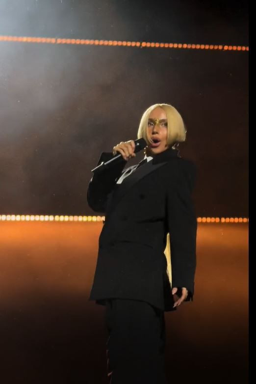 Gülşen'den radikal karar! Yeni imajı herkesi şoke etti: Bu saç stili çok konuşulacak - Resim: 4