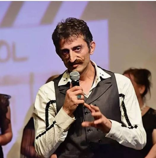 Çok Güzel Hareketler Bunlar’ın oyuncusu zor günler geçiriyordu! Çöpten kartonları alıp otobüse binerken görüntülendi. Son hali üzdü - Resim : 1