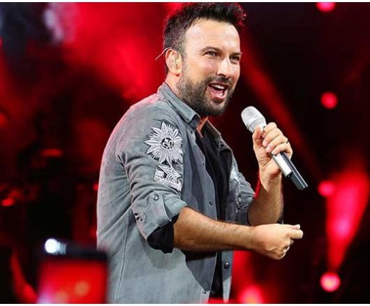 Ata Demirer’den sürpriz yılbaşı eğlencesi Ünlü komedyeni ön sıralardan izlemenin bedeli 75 bin TL - Resim : 3