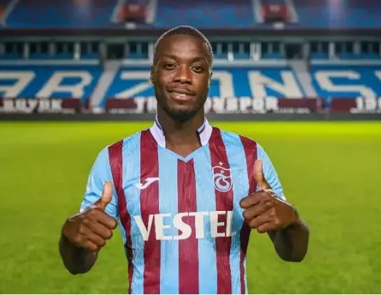 Uğruna 2 çocuğundan vazgeçti! Süper Lig'de de forma giyen dünya yıldızı Nicolas Pepe yetişkin film oyuncusuyla evleniyor - Resim : 1
