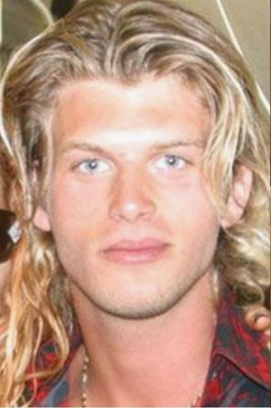 Bu maviş gözlü sarışın minik çocuk kim? Görenler tanımadı: Türkiye’nin en iyi erkek oyuncularından biri - Resim: 15