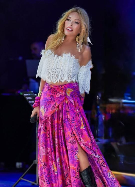 Ajda Pekkan’ın evlilik esprisi kahkahaya boğdu! Siz evlendiniz, ben evde kaldım! - Resim: 3