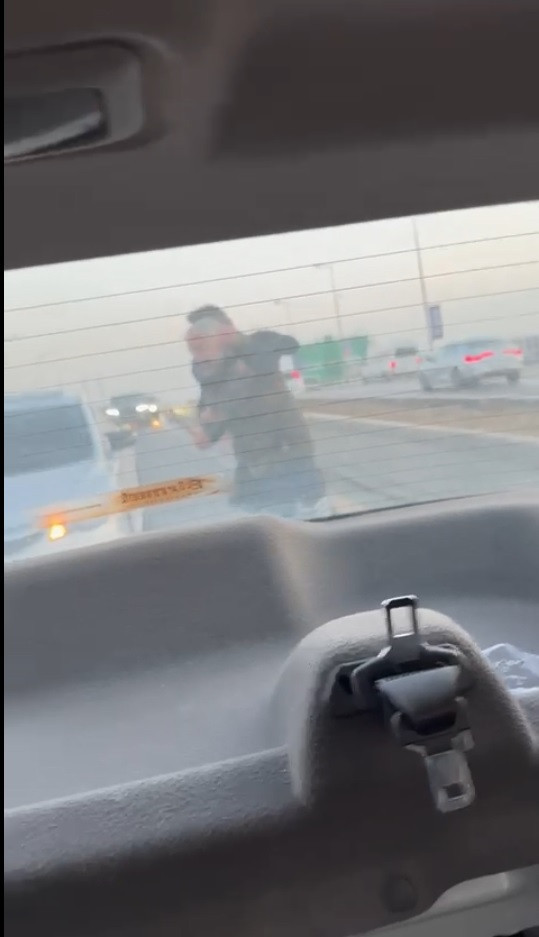 Yol verme kavgası karakolda bitti! Ellerine ne geçirdilerse vurdular - Resim : 3