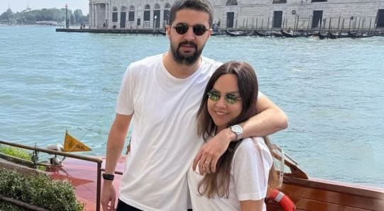 Ebru Gündeş'in evliliğini ihanet mi bitirdi? Magazin dünyası bu aşkı konuşuyor - Resim: 1