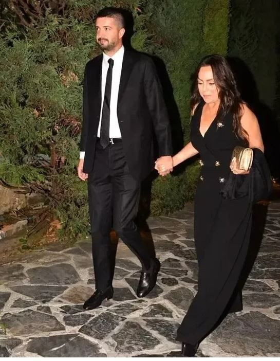 Ebru Gündeş'in evliliğini ihanet mi bitirdi? Magazin dünyası bu aşkı konuşuyor - Resim: 12