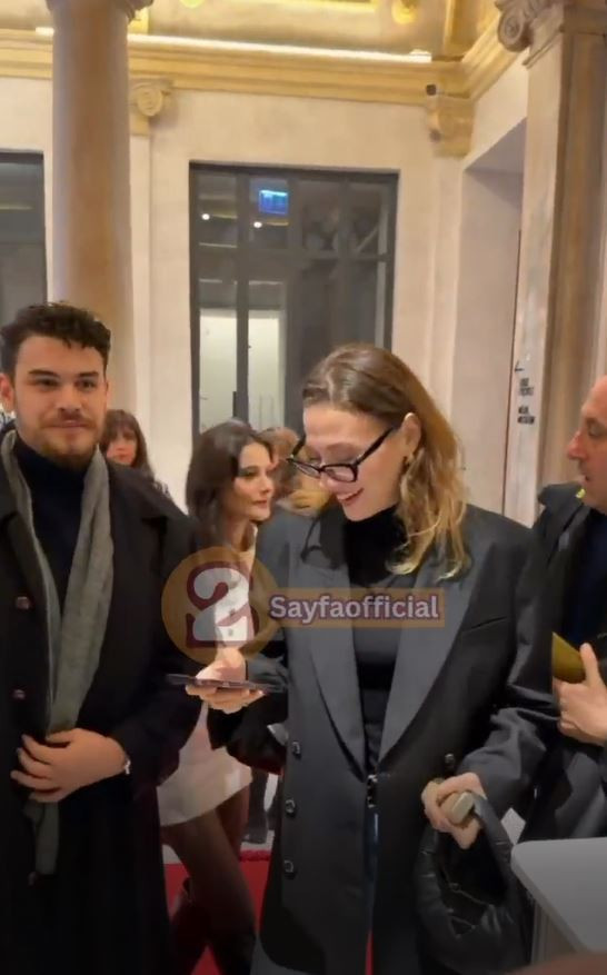 Serenay Sarıkaya'nın kopyası Sümeyye Aydoğan, sevgilisi Atakan Hoşgören ile yakalandı! Gala sürprizi - Resim : 2
