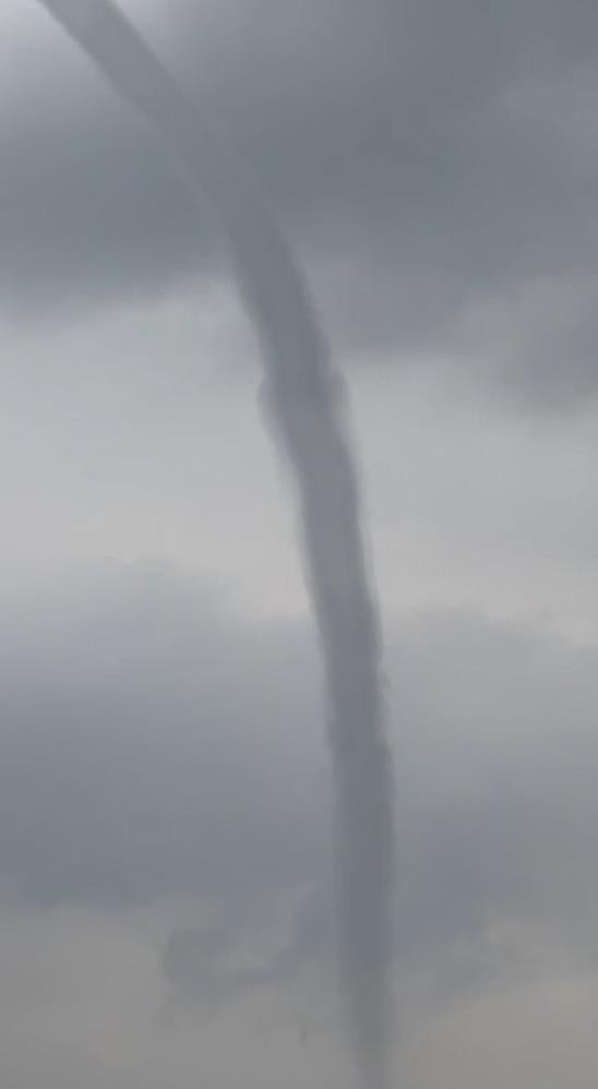 Türkiye'nin tatil cennetinde hortum paniği! Dev hortum kamerada - Resim : 3