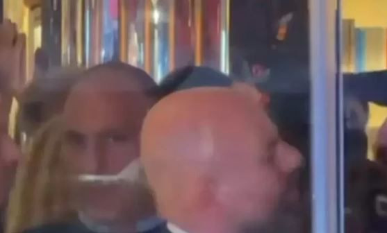 Yasemin Ergene’den ayrılan İzzet Özilhan eğlencede yakalandı: Bekar hayatına hızlı giriş yaptı - Resim: 4