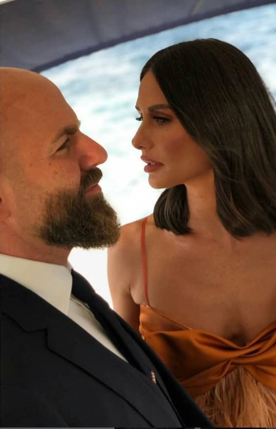 Yasemin Ergene’den ayrılan İzzet Özilhan eğlencede yakalandı: Bekar hayatına hızlı giriş yaptı - Resim: 32