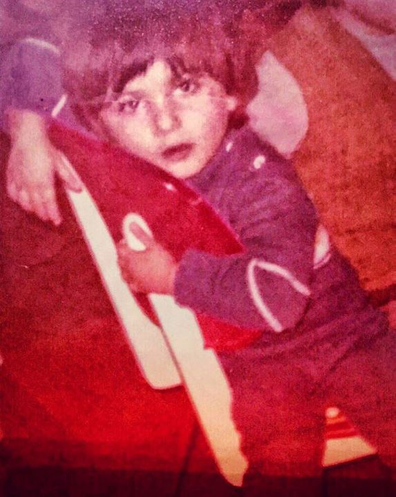 Beyazlar içindeki bu masum yüz kim? Sadece Türkiye değil, Dünya onu tanıyor! - Resim: 2