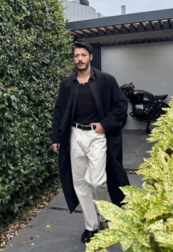 Büyümüş de oyuncu olmuş! Fotoğraftaki çocuğun İnci Taneleri’nin Cihan’ı Kubilay Aka olduğuna inanamayacaksınız - Resim: 1