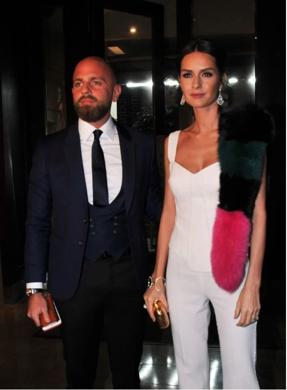 Yasemin Ergene’den ayrılan İzzet Özilhan eğlencede yakalandı: Bekar hayatına hızlı giriş yaptı - Resim: 2