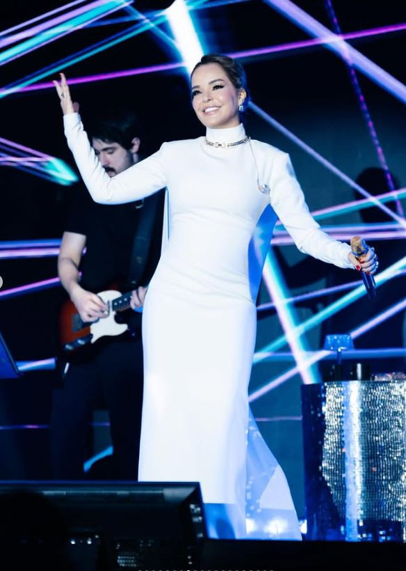 Bengü’den kırmızı kalpli paylaşım: Dedikodular alev aldı! Bir yıl sonra gelen o fotoğraf - Resim : 18