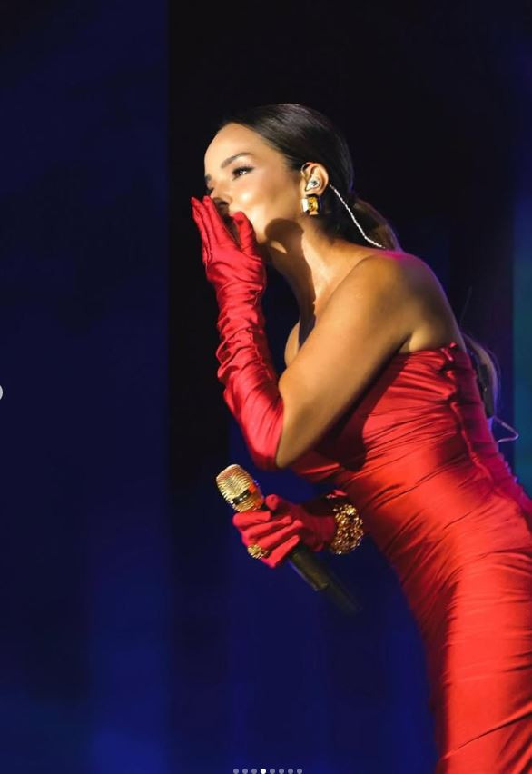 Bengü’den kırmızı kalpli paylaşım: Dedikodular alev aldı! Bir yıl sonra gelen o fotoğraf - Resim : 11