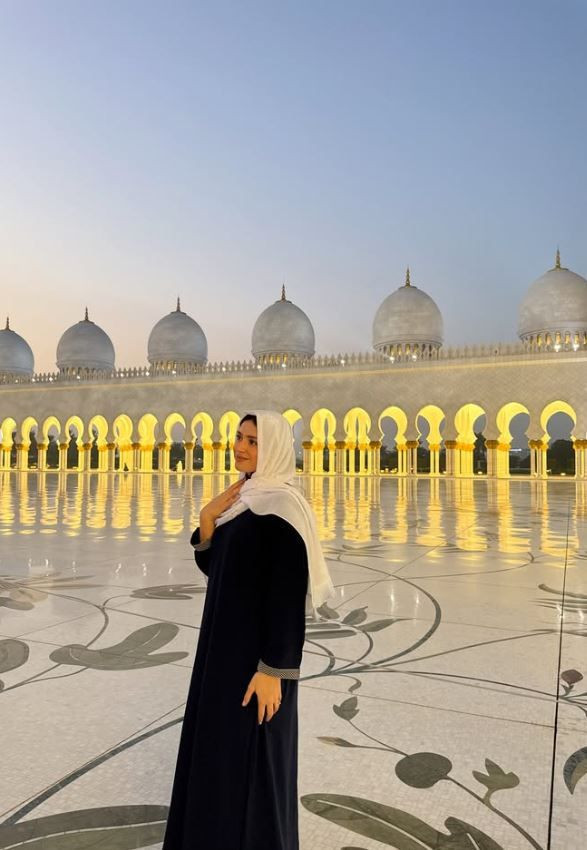 Survivor Ayşe Yüksel’in başörtülü ve dekolteli pozları tepki topladı! Ne dediler, ne yanıt verdi? - Resim: 6