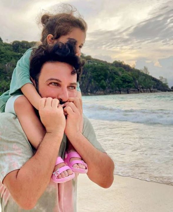 Beyazlar içindeki bu masum yüz kim? Sadece Türkiye değil, Dünya onu tanıyor! - Resim: 6