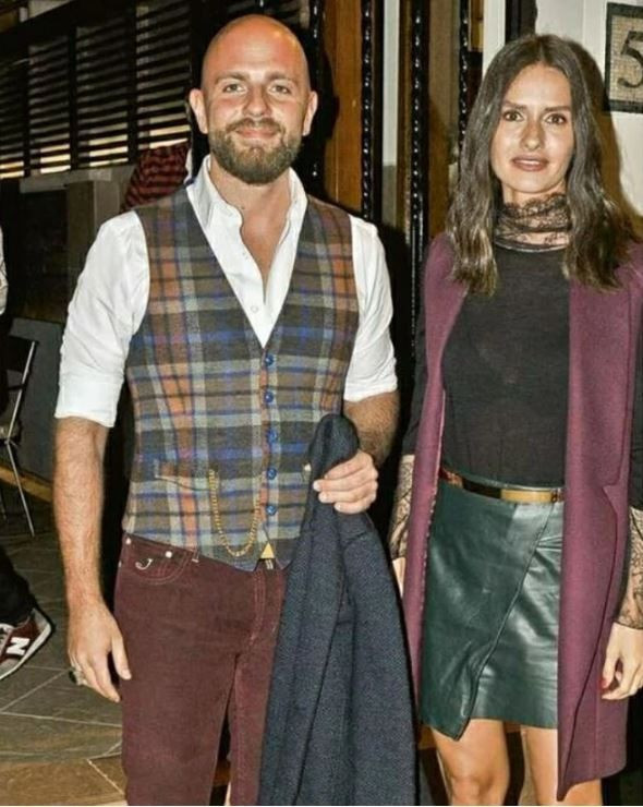 Yasemin Ergene’den ayrılan İzzet Özilhan eğlencede yakalandı: Bekar hayatına hızlı giriş yaptı - Resim: 17