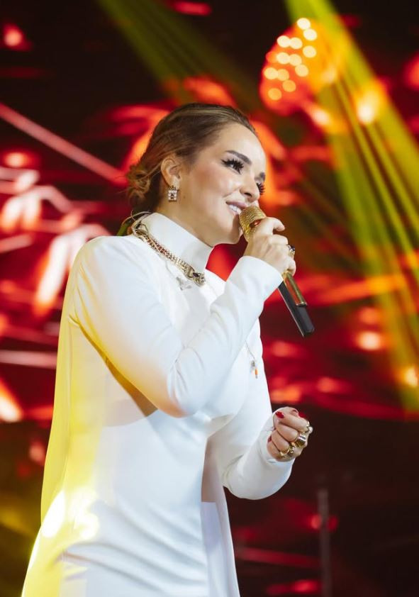 Bengü’den kırmızı kalpli paylaşım: Dedikodular alev aldı! Bir yıl sonra gelen o fotoğraf - Resim : 17