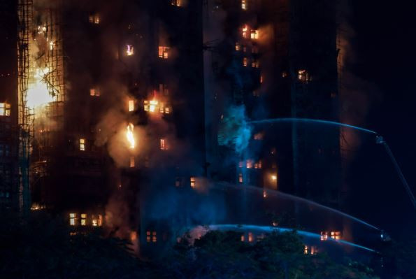 1900 daireli site yanıyor: Onlarca kişi öldü yüzlerce kişi kayıp, Hong Kong'da facia - Resim : 2