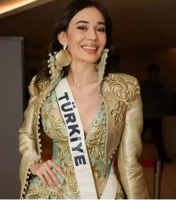 Miss Universe Türkiye temsilcisi Ceren Arslan'ın beş yıllık aşkı ortaya çıktı! Eski sevgilisi Milli voleybocu Milli voleybolcu Bedirhan Bülbül - Resim : 2