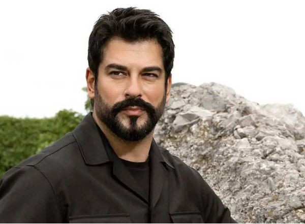 Burak Özçivit 'kral' ilan edildi! Servetinin 1 milyarı aştığı söylenmişti - Resim : 2