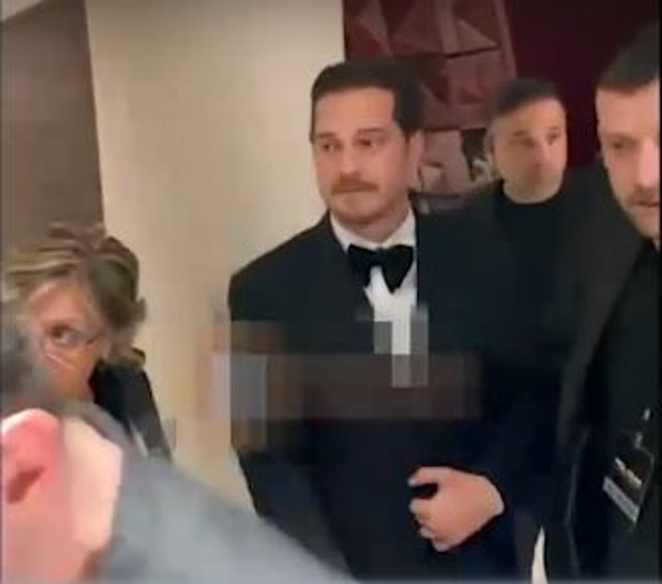 Balıkesir depremi ‘Uykucu’ filmi galasını vurdu: Çağatay Ulusoy "Deprem olmuş ya!" diyerek mekanı terk etti! - Resim : 4