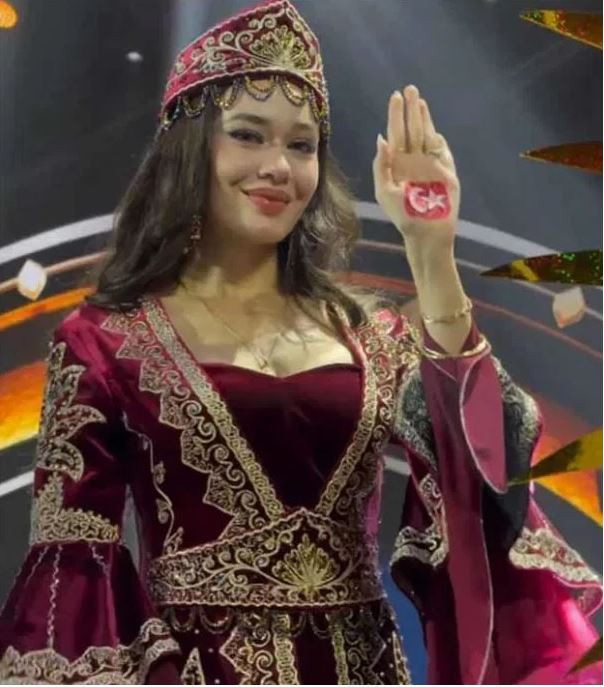 Miss Universe Türkiye temsilcisi Ceren Arslan'ın beş yıllık aşkı ortaya çıktı! Eski sevgilisi Milli voleybocu Milli voleybolcu Bedirhan Bülbül - Resim : 3