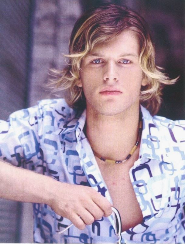 Bu maviş gözlü sarışın minik çocuk kim? Görenler tanımadı: Türkiye’nin en iyi erkek oyuncularından biri - Resim: 11