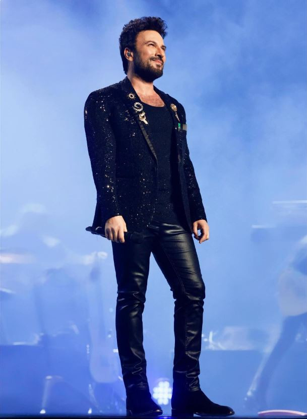 Megastar Tarkan dönüyor: Site çöktü, bilet fiyatı el yakıyor! - Resim : 4