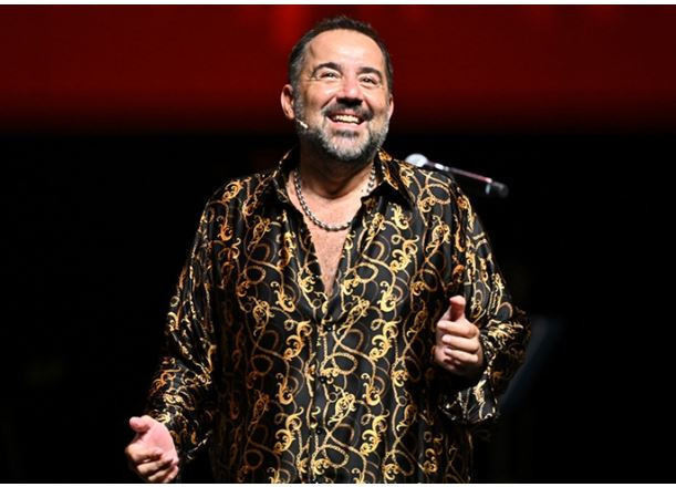 Ata Demirer’den sürpriz yılbaşı eğlencesi Ünlü komedyeni ön sıralardan izlemenin bedeli 75 bin TL - Resim : 1