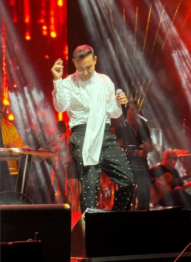 Türk Pop Müziği’nin yıldızı Mustafa Sandal'a İngiltere'den eşi benzeri görülmemiş onur: Ömür boyu vize! - Resim: 6