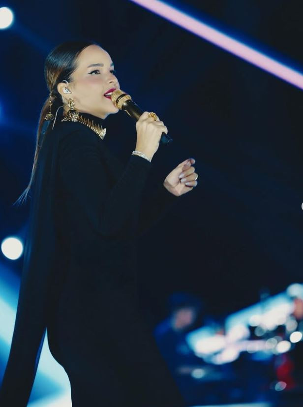 Bengü’den kırmızı kalpli paylaşım: Dedikodular alev aldı! Bir yıl sonra gelen o fotoğraf - Resim : 14