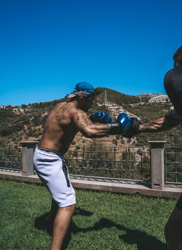 Lvbel C5 'Level' atladı: Otomobil göz kamaştırdı! 15 Milyon TL'lik yeni oyuncağı - Resim : 25