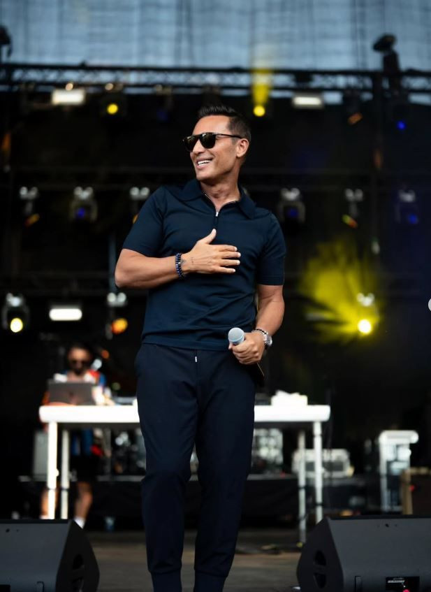 Türk Pop Müziği’nin yıldızı Mustafa Sandal'a İngiltere'den eşi benzeri görülmemiş onur: Ömür boyu vize! - Resim: 9