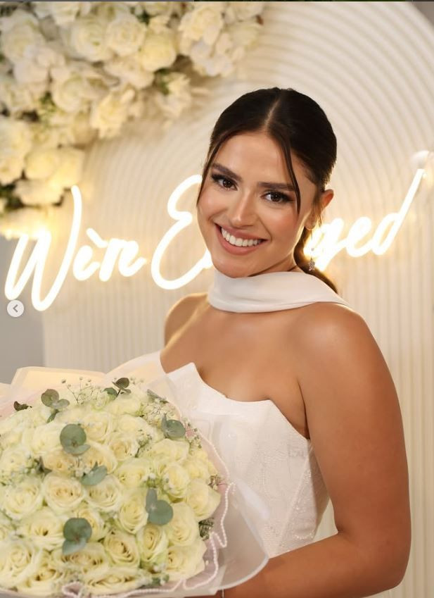 Survivor Ayşe Yüksel’in başörtülü ve dekolteli pozları tepki topladı! Ne dediler, ne yanıt verdi? - Resim: 14