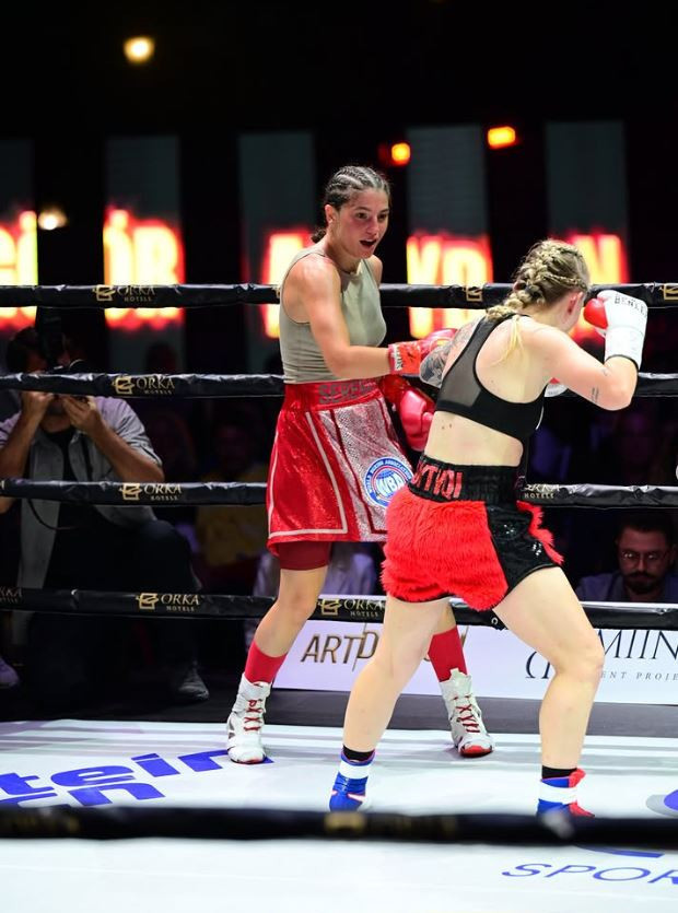 Türkiye’in ‘Nakavt kraliçesi’ Milli boksör Seren Ay Çetin Survivor’da: Acun Ilıcalı onuncu bombayı da patlattı - Resim : 14