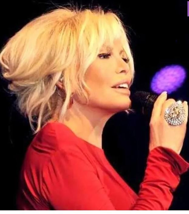 Ajda Pekkan’ın evlilik esprisi kahkahaya boğdu! Siz evlendiniz, ben evde kaldım! - Resim: 11