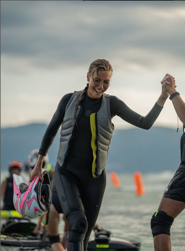 Ünlü model Çağla Şıkel’den İstanbul Boğazı’nda adrenalin dolu anlar: Hayallerine kavuştu - Resim : 2