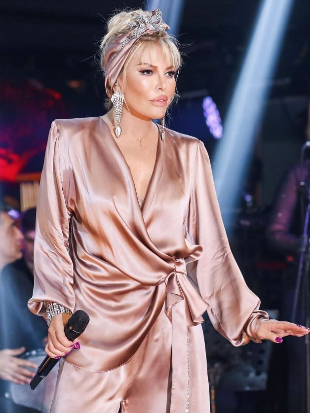 Ajda Pekkan’ın evlilik esprisi kahkahaya boğdu! Siz evlendiniz, ben evde kaldım! - Resim: 1