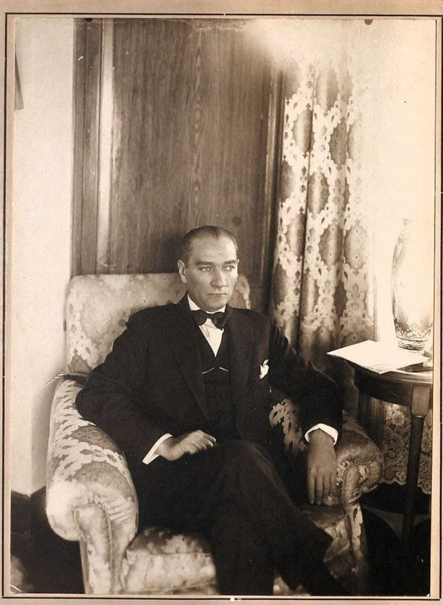 Ünlü isimlerden 29 Ekim Cumhuriyet Bayramı paylaşımları! - Resim : 1