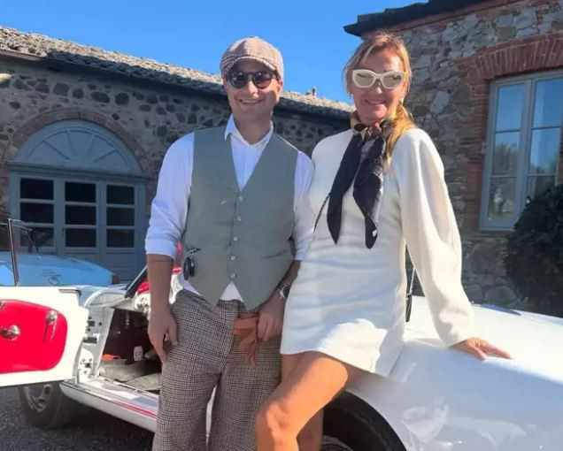 Pınar Altuğ hayranlarını 19 yaşına götürdü! Görenlerin ağzı açık kaldı - Resim : 1