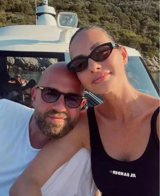 Yasemin Ergene’den ayrılan İzzet Özilhan eğlencede yakalandı: Bekar hayatına hızlı giriş yaptı - Resim: 54