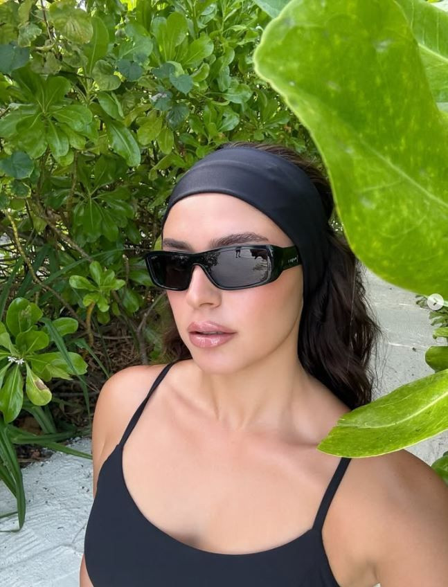 Survivor Ayşe Yüksel’in başörtülü ve dekolteli pozları tepki topladı! Ne dediler, ne yanıt verdi? - Resim: 13