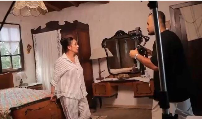 Meğer ölmeden 12 gün önce çekmiş! Güllü'nün klibinin kamera arkası görüntüleri ortaya çıktı - Resim : 1